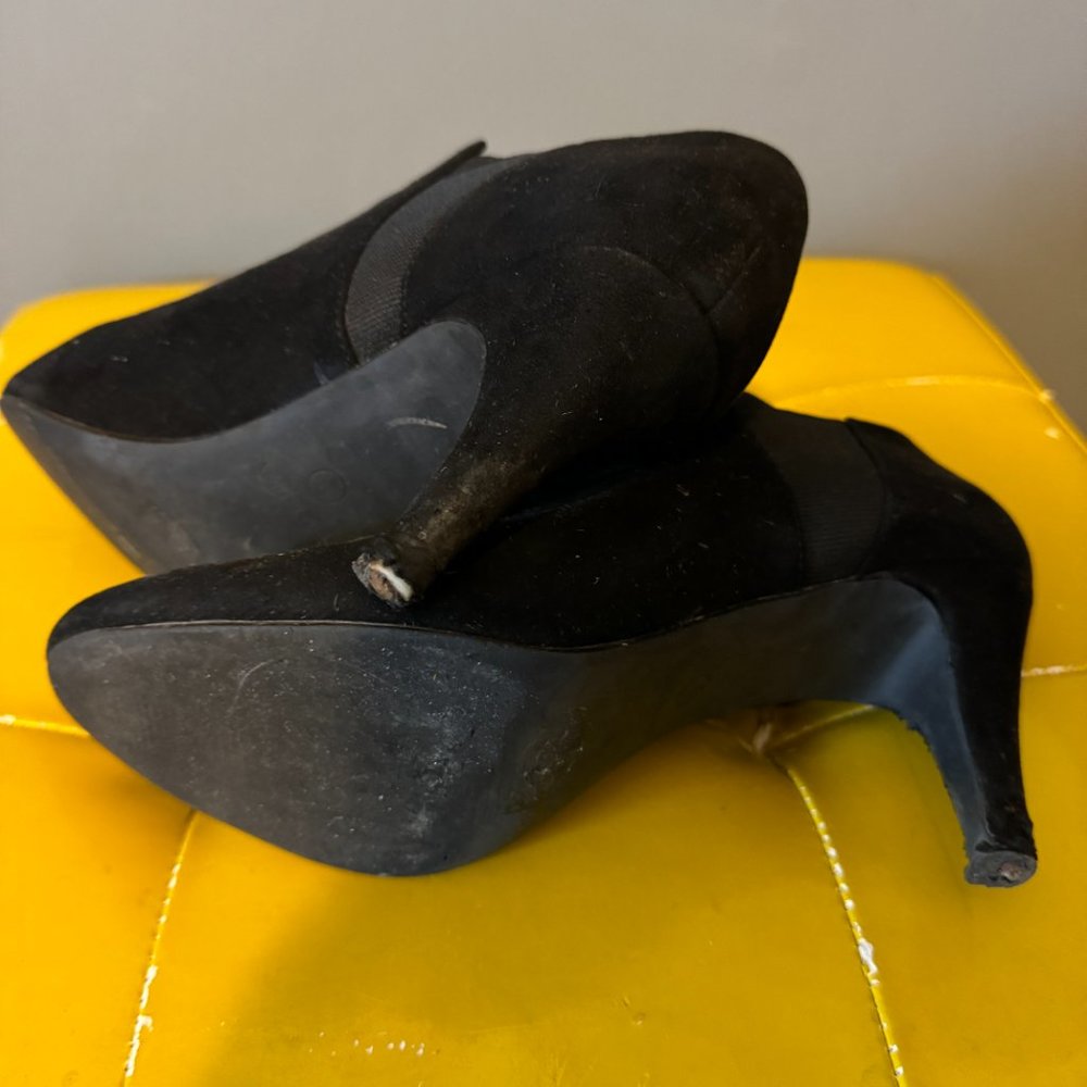 EUC Nine West Black Suede Booties Sz 9M - Picture 5 of 8